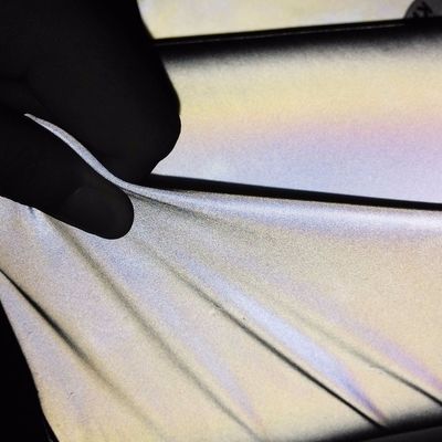 ผ้าสะท้อนแสงสีเทารีไซเคิลโพลีเอสเตอร์ 100% ผ้าสะท้อนแสง Retro สะอาดนุ่มสำหรับเสื้อผ้า