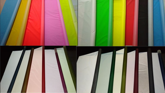 แถบผ้าสะท้อนแสงสีเหลืองสีแดงสีดำสีม่วงยืดสะท้อนแสงแดดสำหรับแจ็คเก็ตนิรภัยเรืองแสงในที่มืด