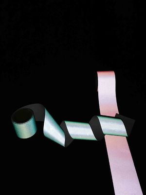 50mm 150mm 100mm ผ้าสะท้อนแสงสีสำหรับเสื้อผ้าเทปสะท้อนแสงโพลีเอสเตอร์สำหรับเสื้อผ้า