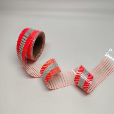 Twill Stripes สีแดง เงิน Reflective Heat Transfer Film ติดกันเองสําหรับเสื้อผ้าทํางาน